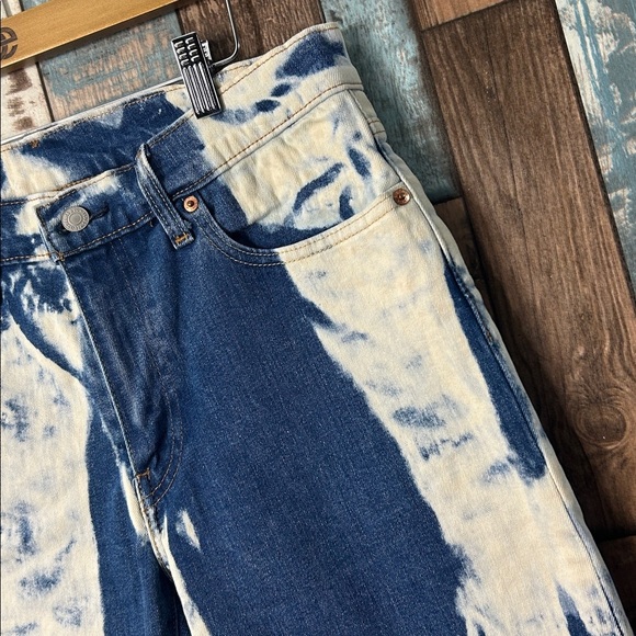 Levi's Premium Blue and White bleached Denim Shorts - Picture 6 of 14